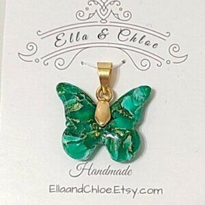 Gorgeous Emerald Green Gold Tone Butterfly Agate Gemstone Inspired Pendant